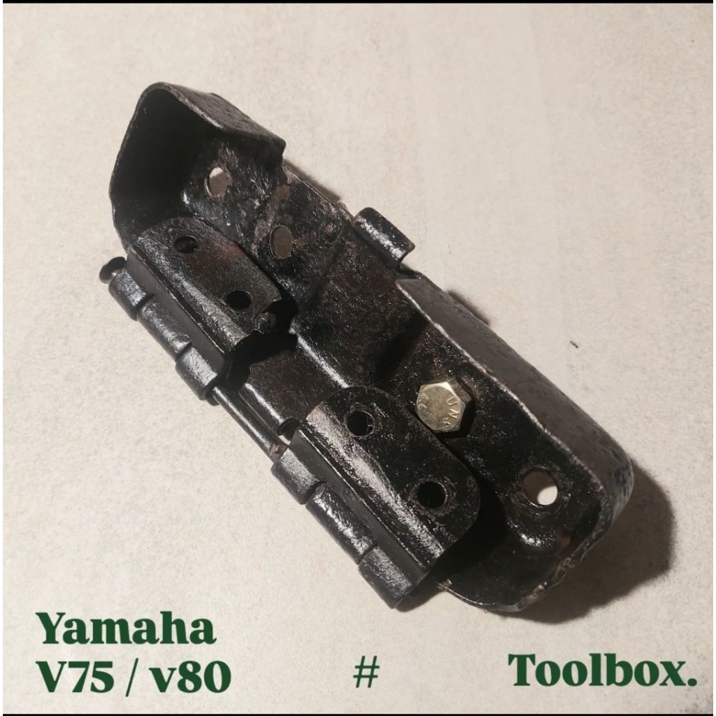 Pangkon jok - dudukan engsel jok - toolbox yamaha v75 /v80( ori - bekas pakai )