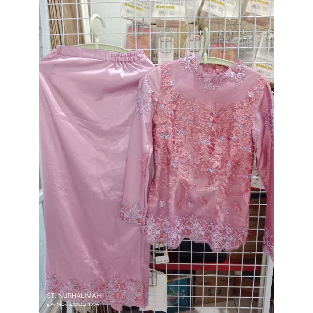 Preloved Baju Kebaya/Pakaian bekas layak pakai