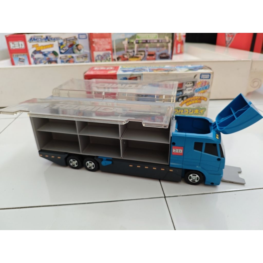 Takara Tomy Tomica World Lock Up Convoy Tomica Truck diecast