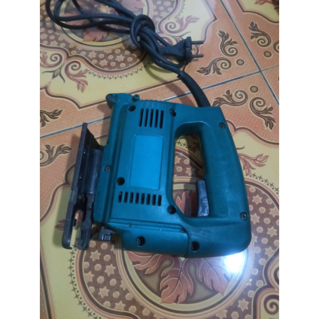 jigsaw atau gergaji kayu makita kondisi second normal baik siap pakai kerja