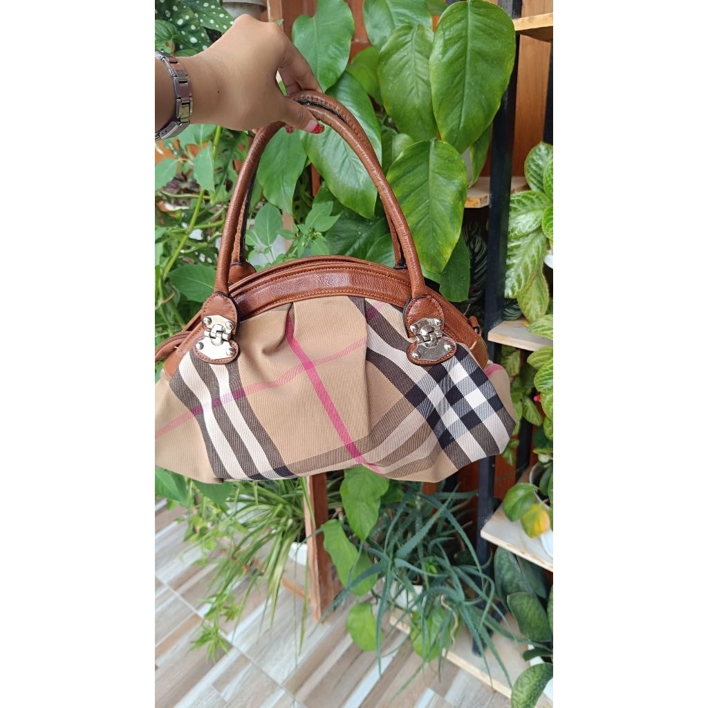 Tas branded wanita klasik kulit