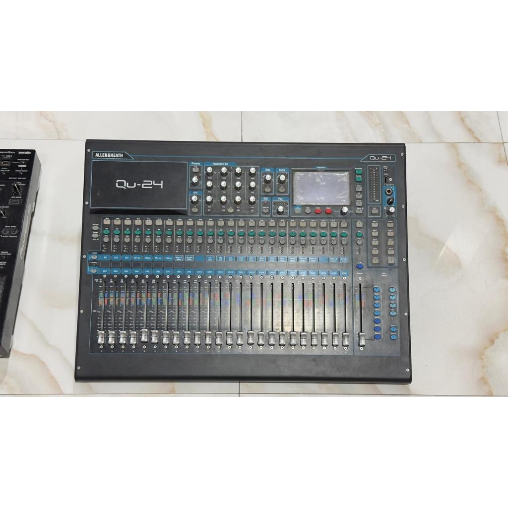 Allen & Heath Qu-24 (Digital Mixer, Compact, 30 In, 24 Out, Channel, Mixing Console, Pro, Profession