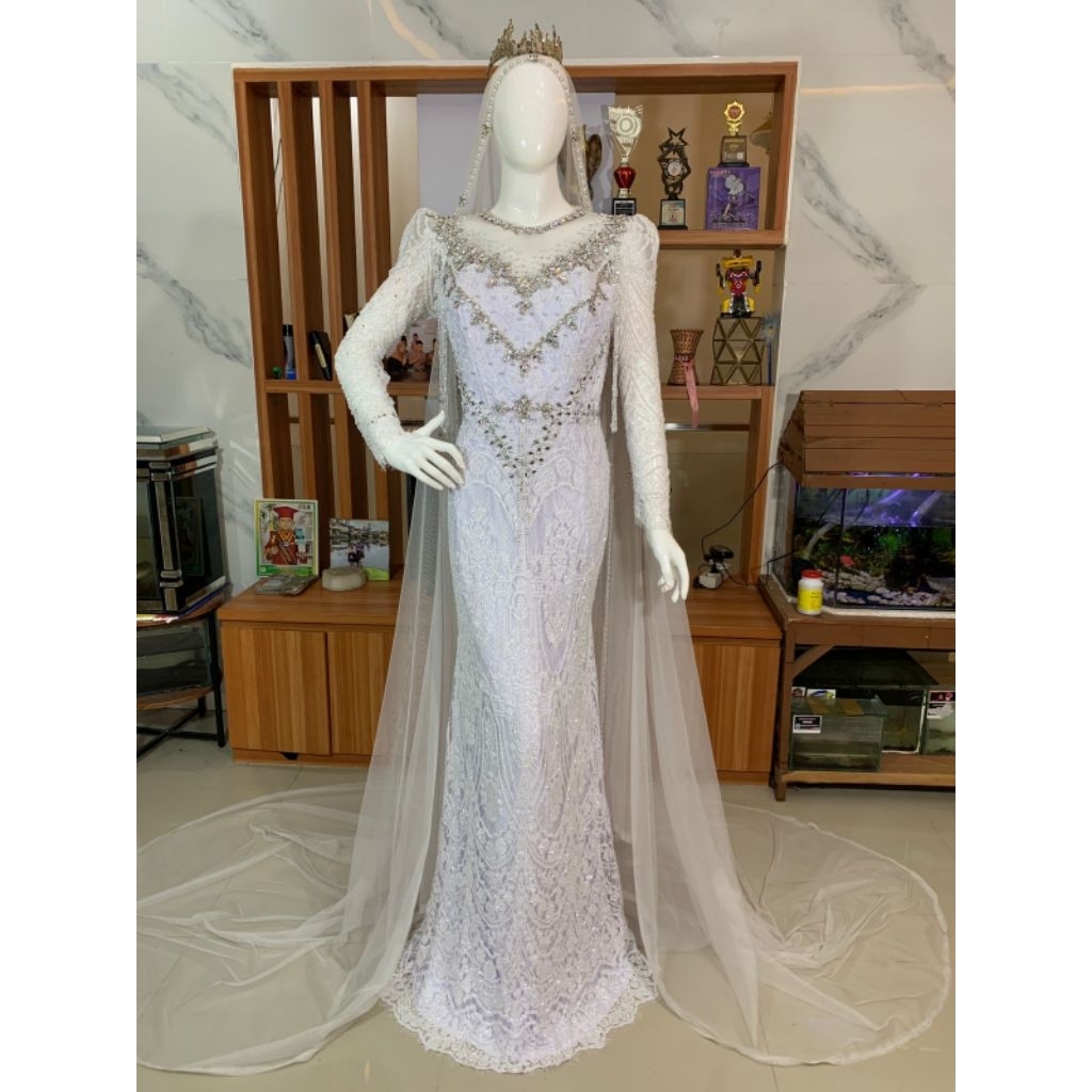 Gaun pengantin slim warna putih