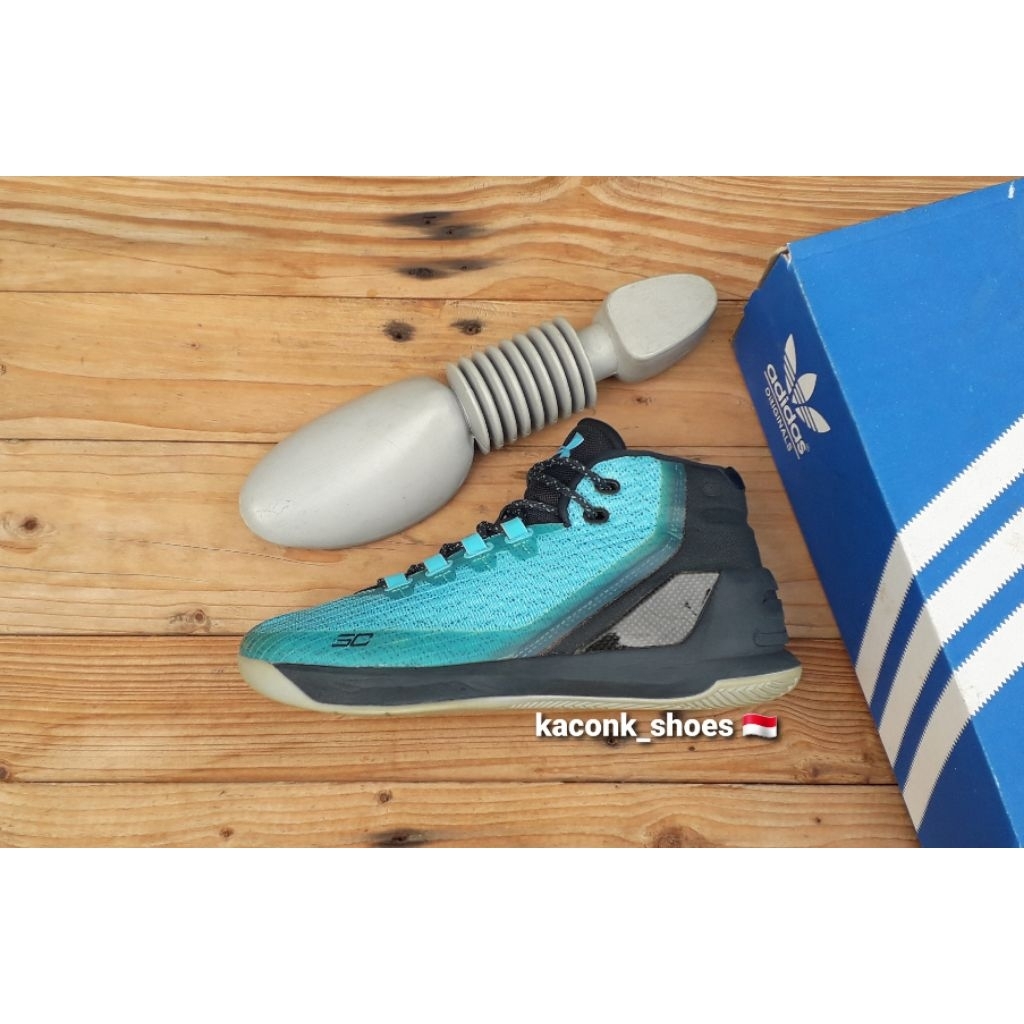 SEPATU BASKET UNDER ARMOUR CURRY 3 MID ORIGINAL