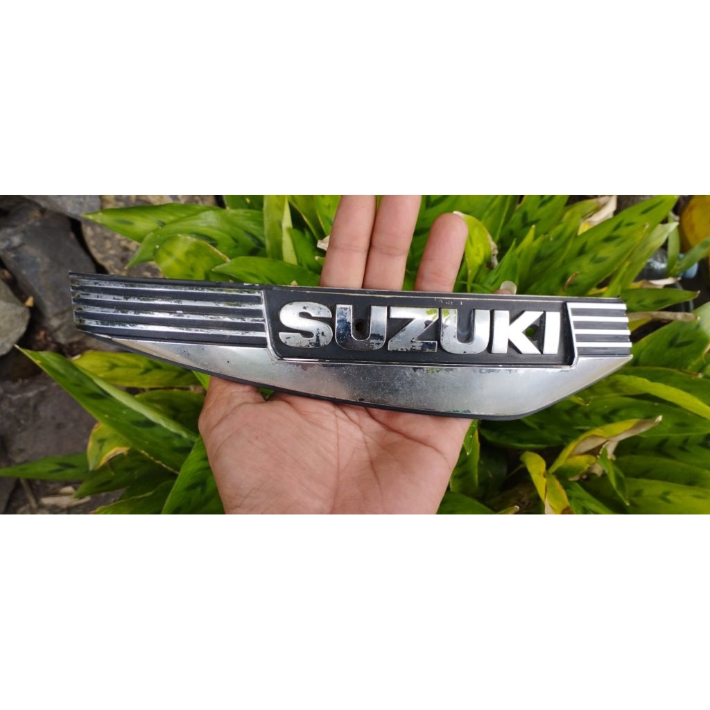 Emblem Logo Tangki Suzuki RC 80 RC 100 List Body Suzuki RC 80 RC 100 Original