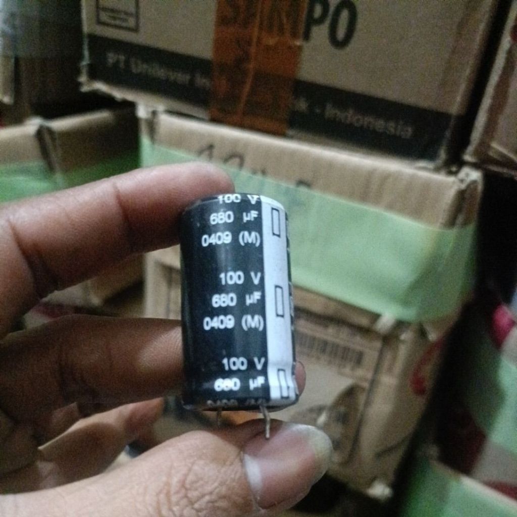 ELCO BARU 100V 680UF