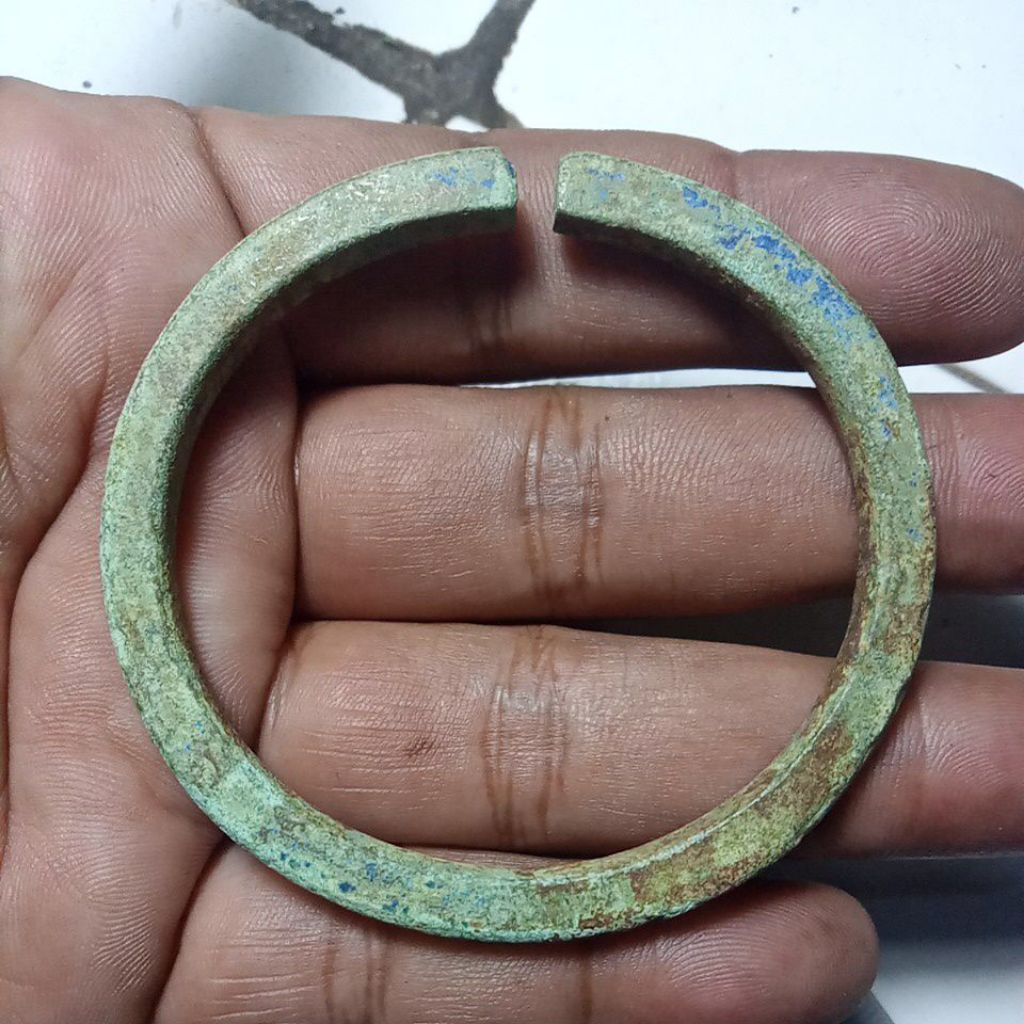 temuan darat gelang perunggu ijjo