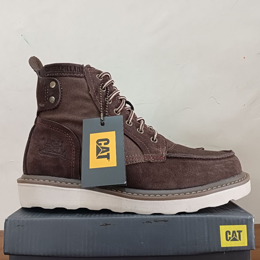 Caterpillar Moctoe size 40 BNIB