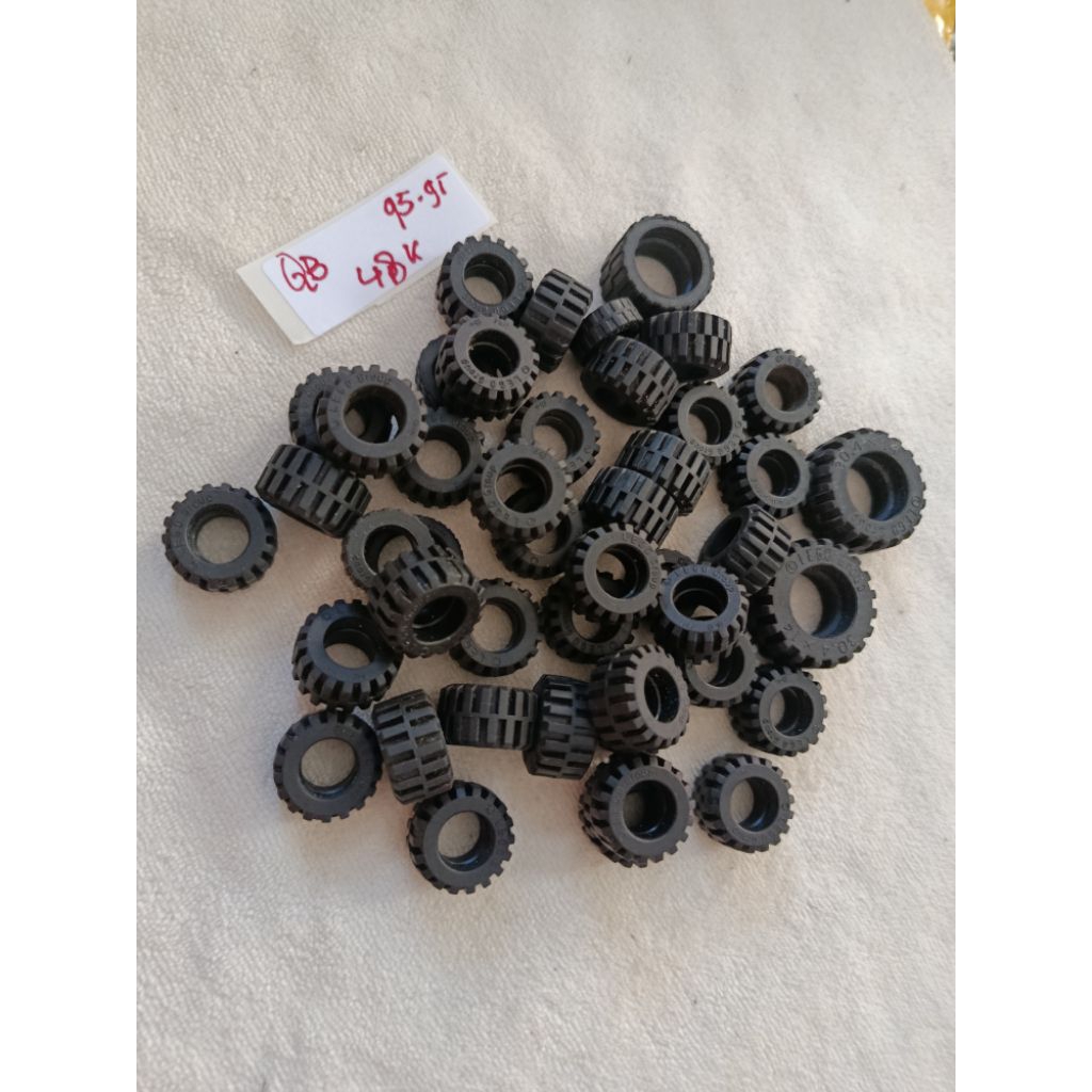 sepaket part lego part ban buat tambahan yang hobby merakit Mobil dan yang lain nya dapat sesuai fot