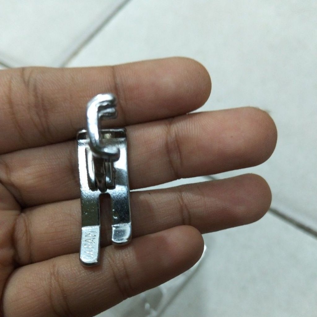 tapak sepatu mesin kecil