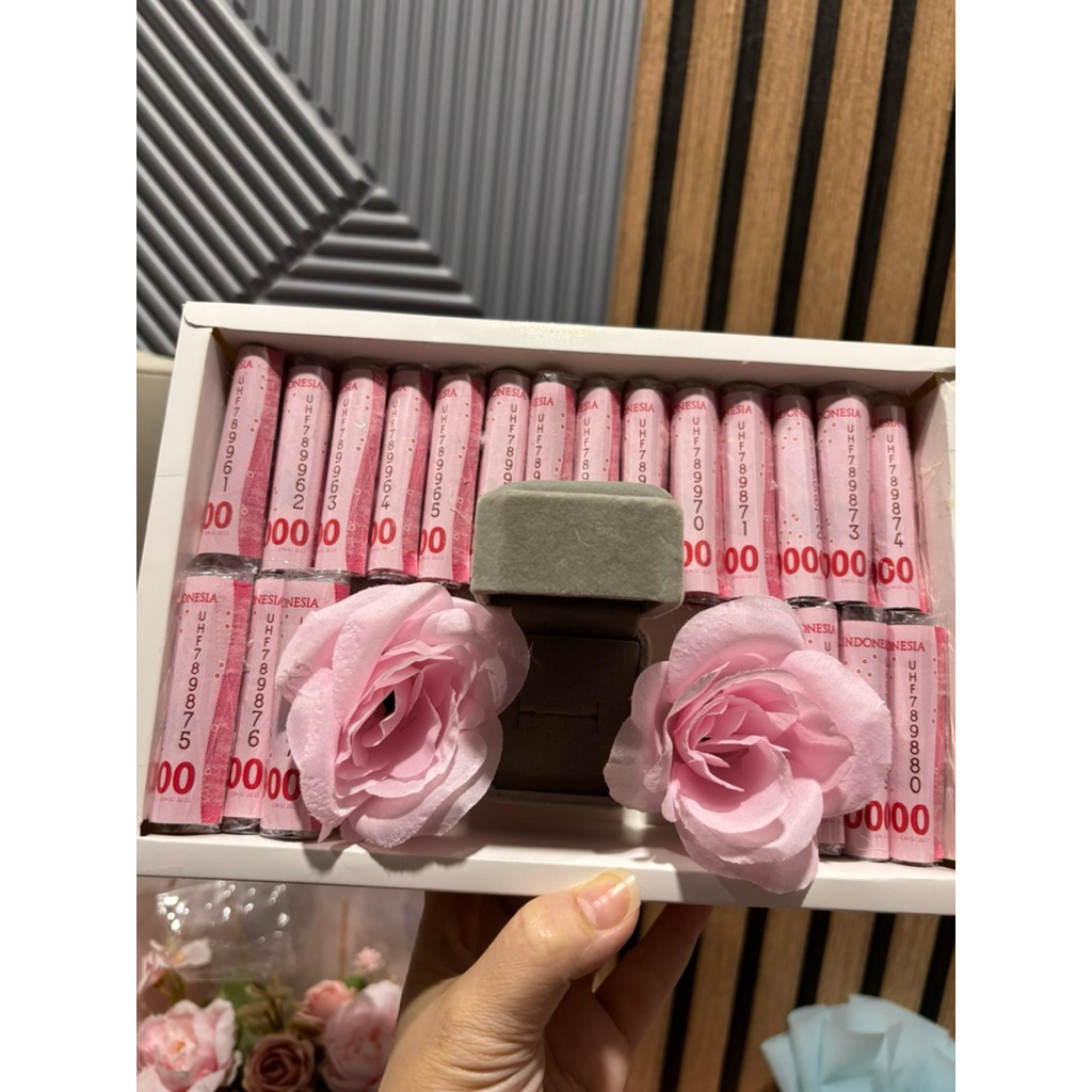 Hampers bunga money box flower 20 lembar merah