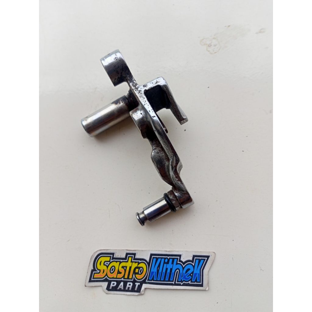 Bracket dudukan kaliper rem depan Yamaha RX King RX Z RZR 1 piston original