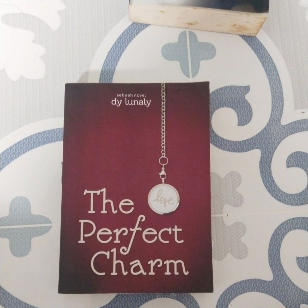 NOVEL THE PERFECT CHARM ( SEKEN ORIGINAL BHS INDONESIA)
