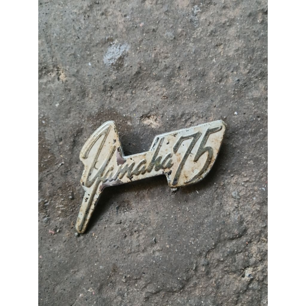 emblem sayap yamaha v 75 bekas ori