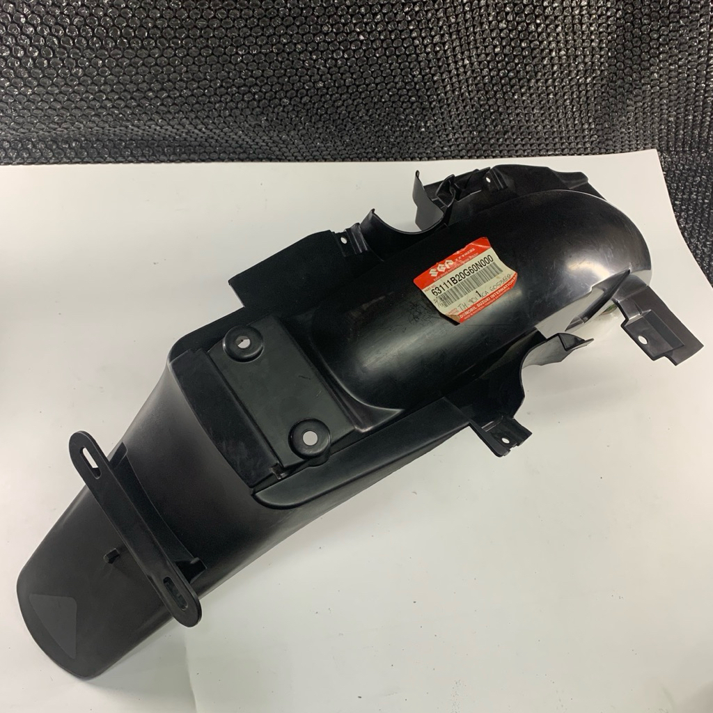 Spakbor Belakang Shogun 125 Tahun 2004 - 2006 SUZUKI GENUINE PARTS / SGP 63111B20G60N000 100% Origin