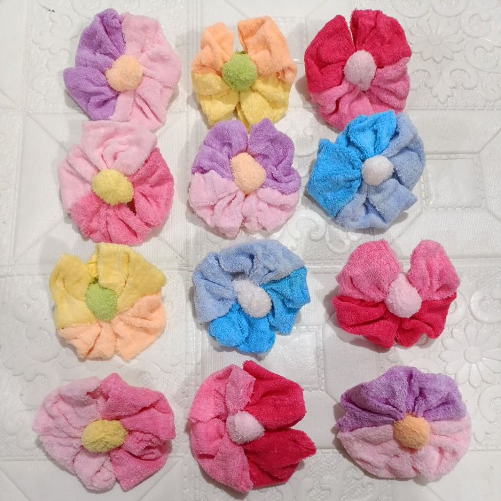 Ikat rambut/kuncir rambut bahan handuk motif bunga besar isi 12 pcs