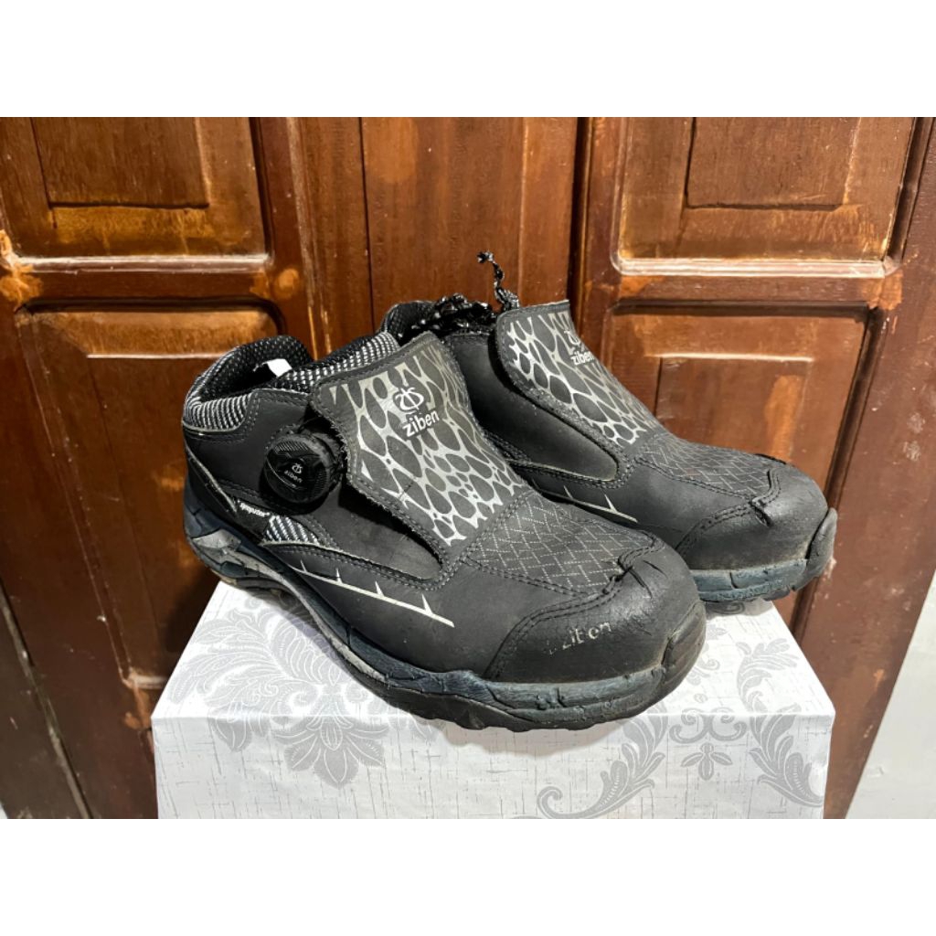 sepatu safety ujung besi ziben sz 40