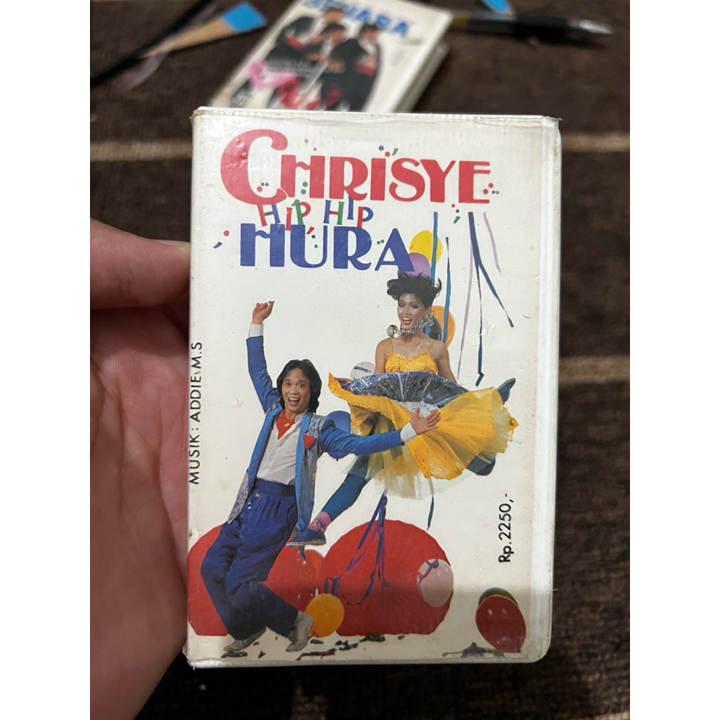 kaset pita chrisye hip-hip hura