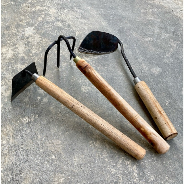 PROMO 3 pcs Alat Berkebun, Gathul Kored Rumput - Cangkul Mini - Garuk Mini (Gagang Kayu)