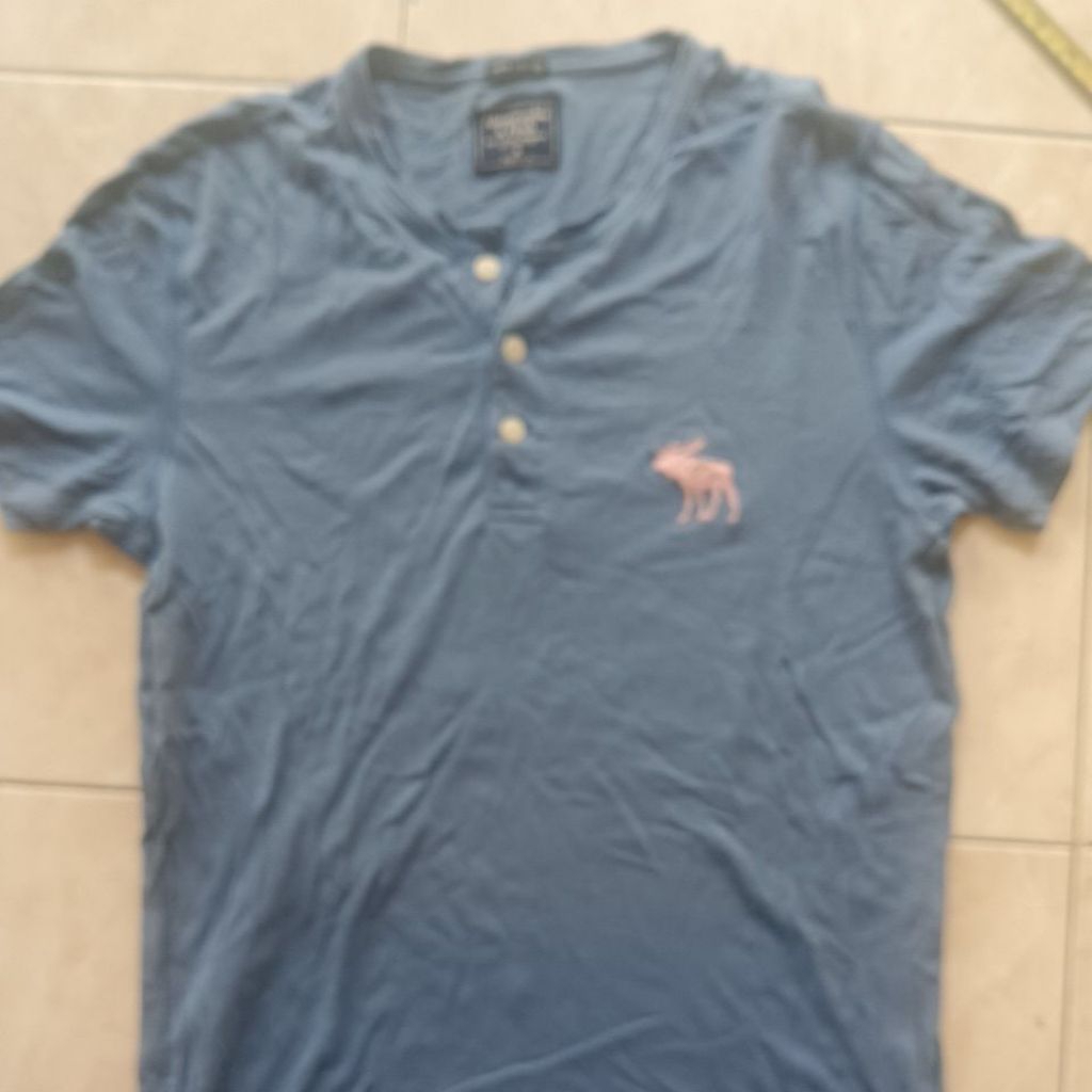 Kaos branded Abercrombie logo timbul ori second