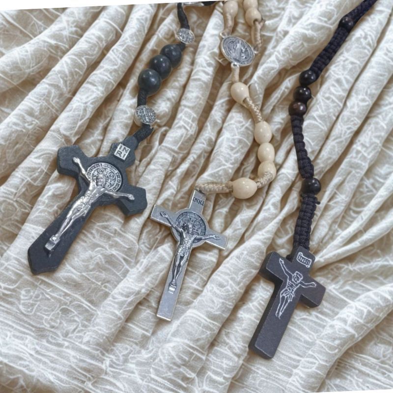 Rosario Manik Kayu Katolik