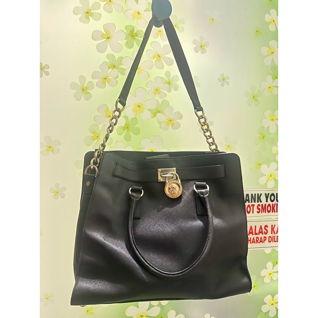 Preloved tas MICHAEL Michael Kors Hamilton large satchel tote bag in black Saffiano leather with gol