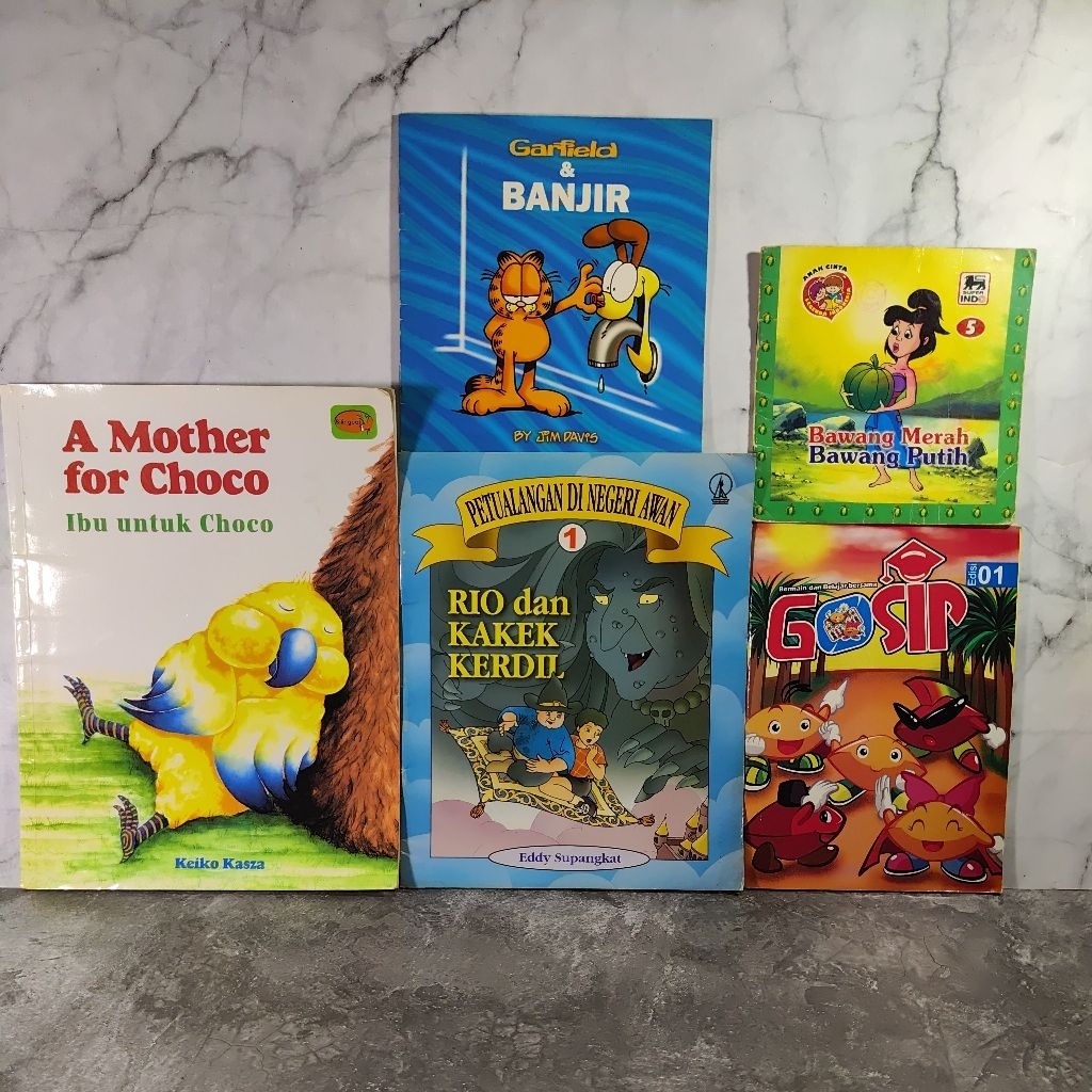 Buku A Mother for Choco Ibu Untuk Choco, Rio dan Kakek Kerdil, Gosip, Carfield & Banjir, Bawang Mera