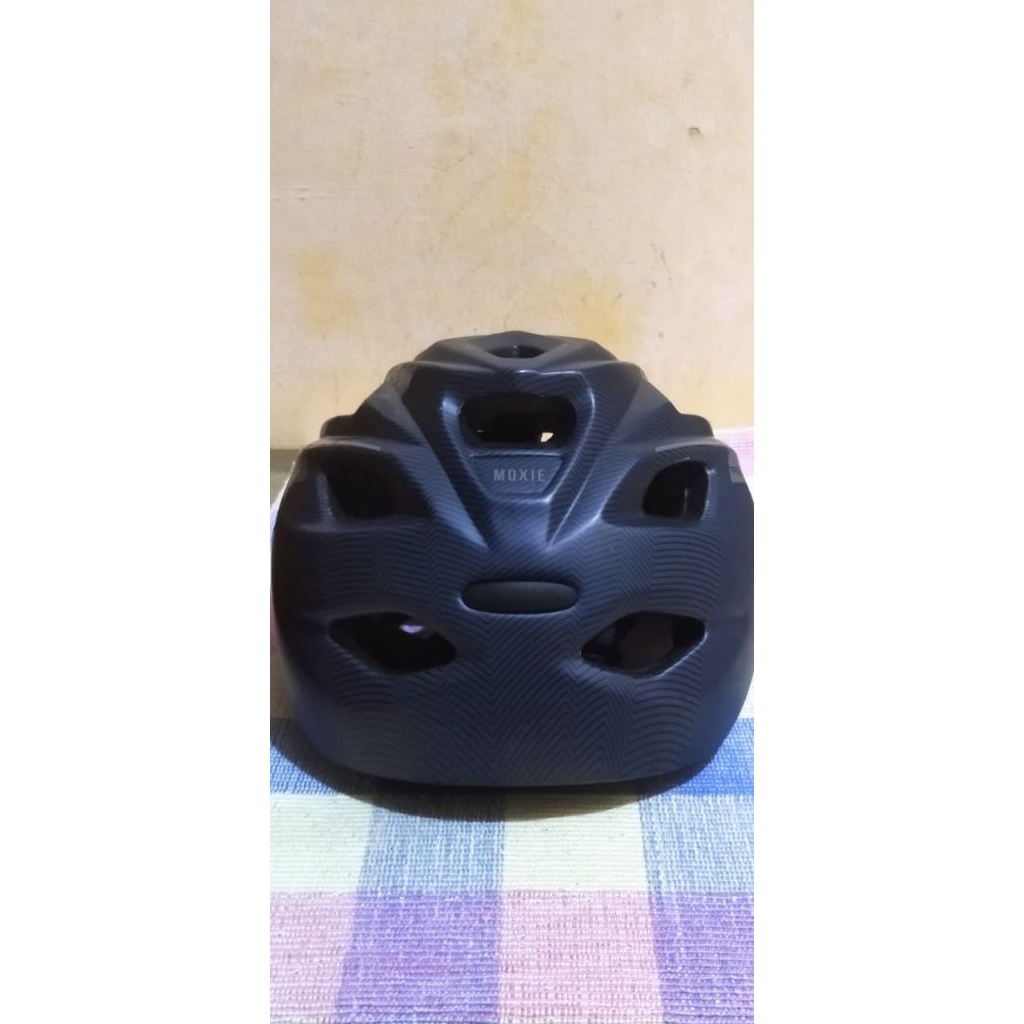 Helm sepeda polygon moxie