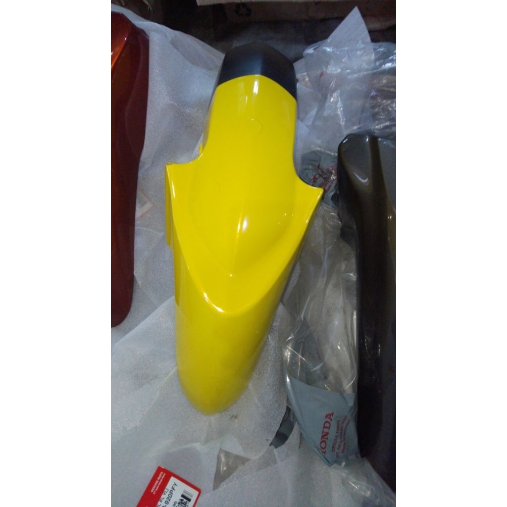 spakbor depan blade 110 kuning original kode part 61100-KWB-920PFY