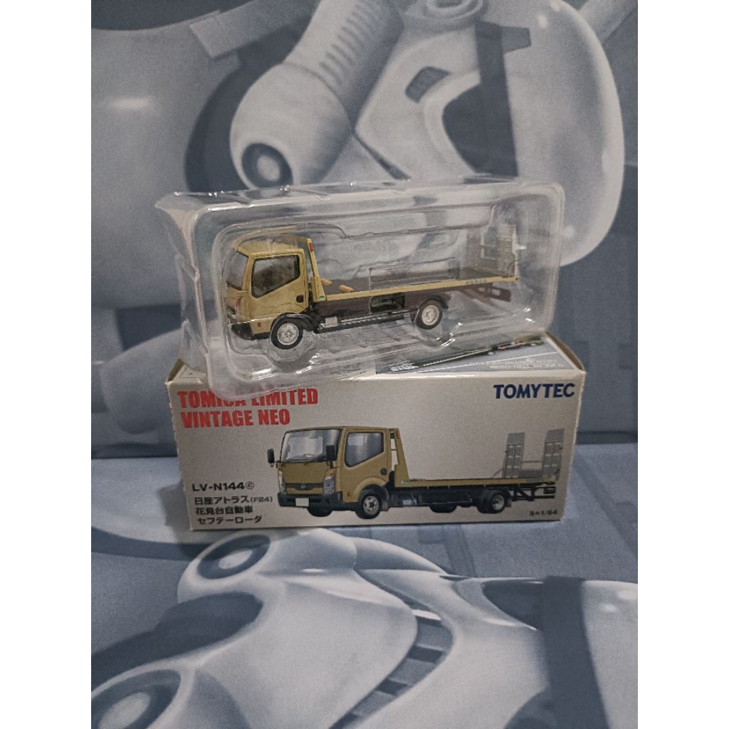 Tomica Limited Vintage Neo Nissan Atlas Towing Truck Skala 64 LV-N144