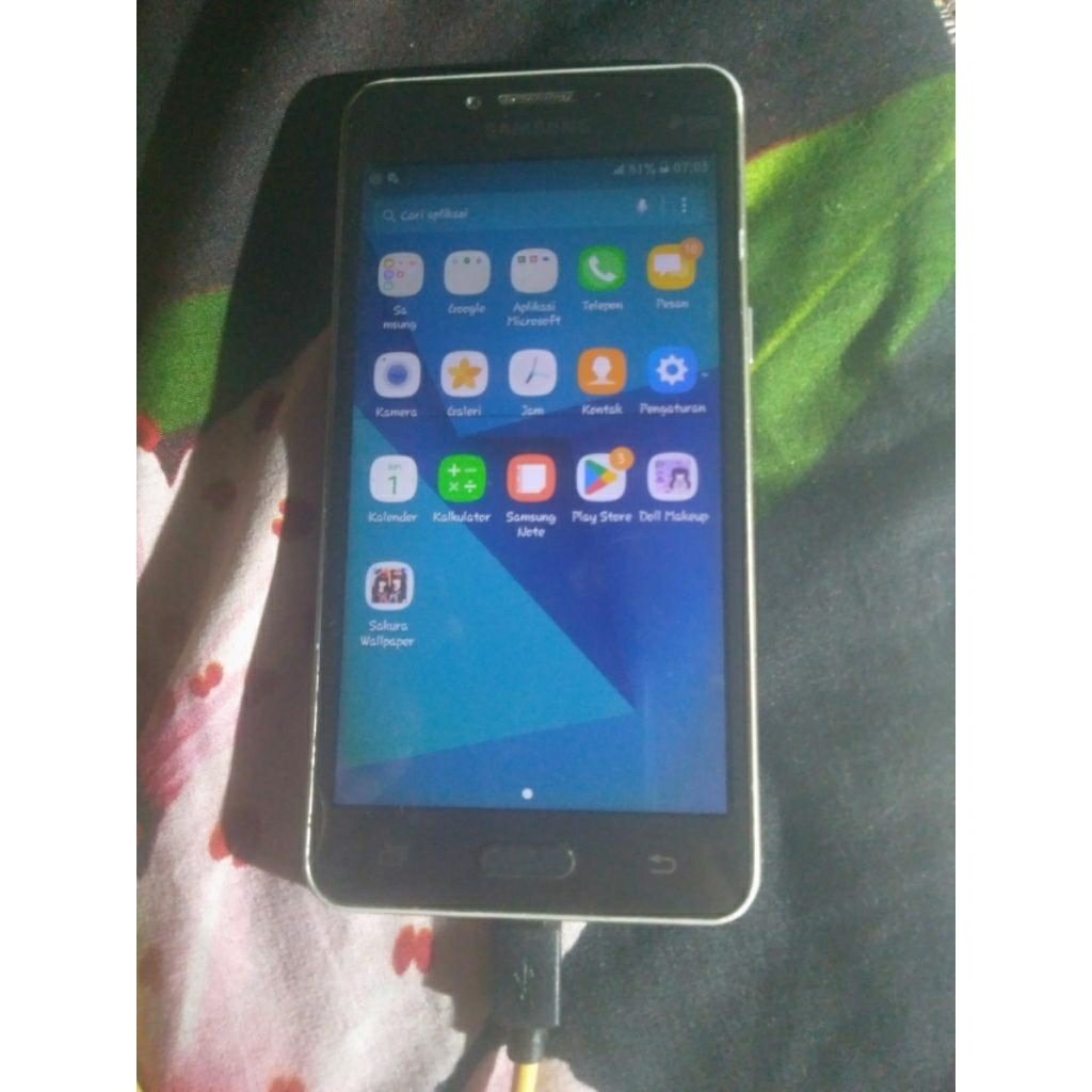 hp second samsung galaxi j2 prime normal hidup seperti digambar minus lcd ada garis  backdor tutup b