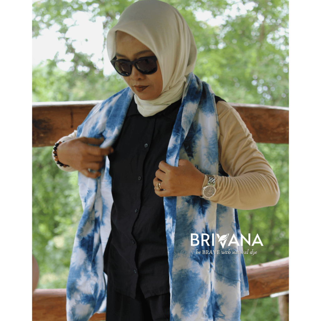 Brivana Outer Vest Tanpa Lengan Shibori Handmade Warna Alam Indigofera Diamond & Pathway