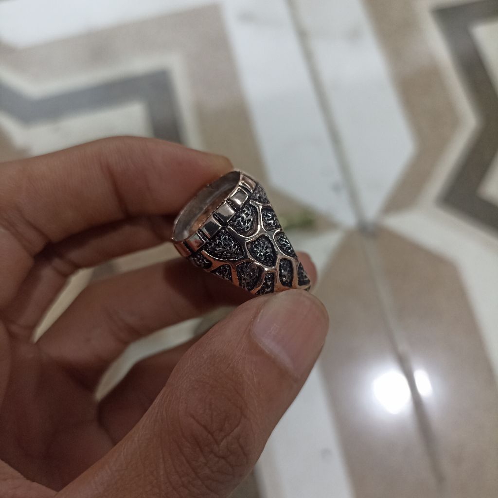 CINCIN/EMBAN BATU PIRUS PERSIA MODEL UKIR LAWASAN BAHAN KUNINGAN SARI SUPER