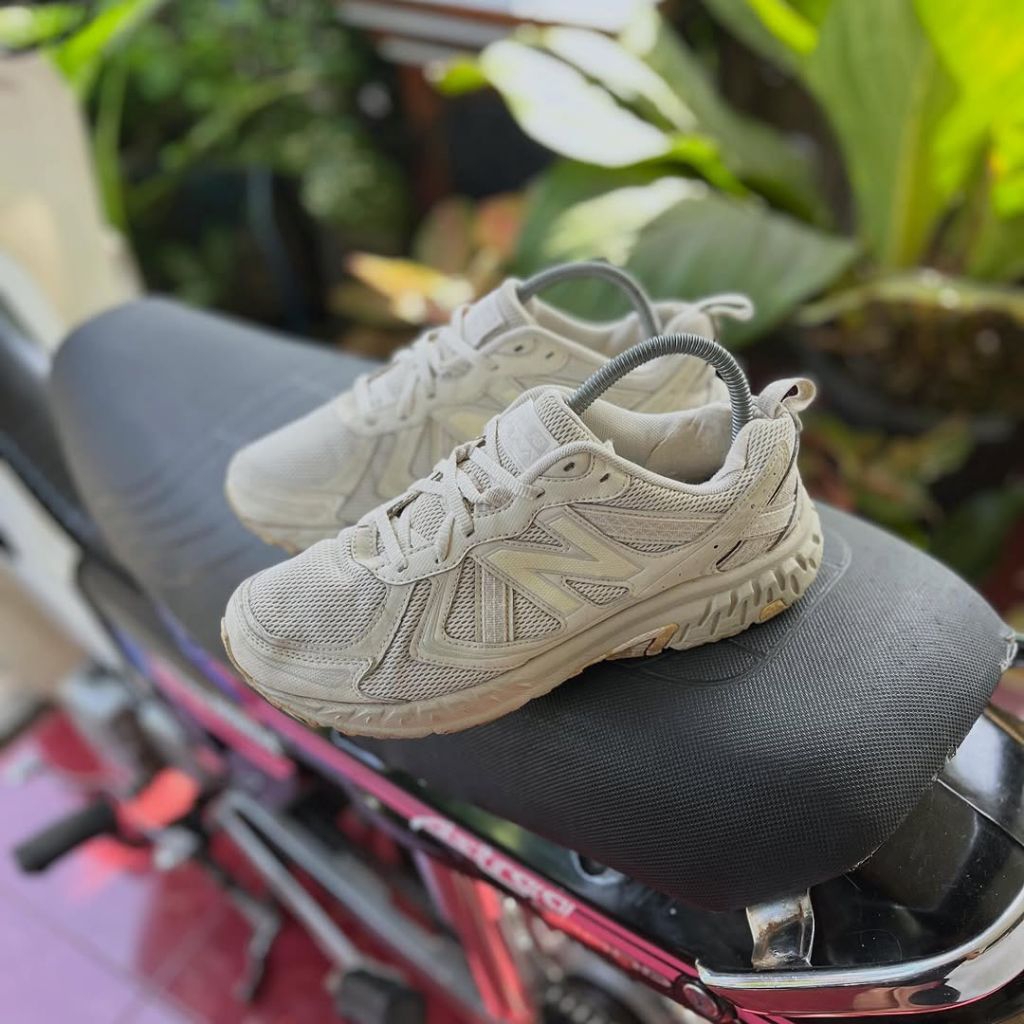 New Balance 410 V5 cream