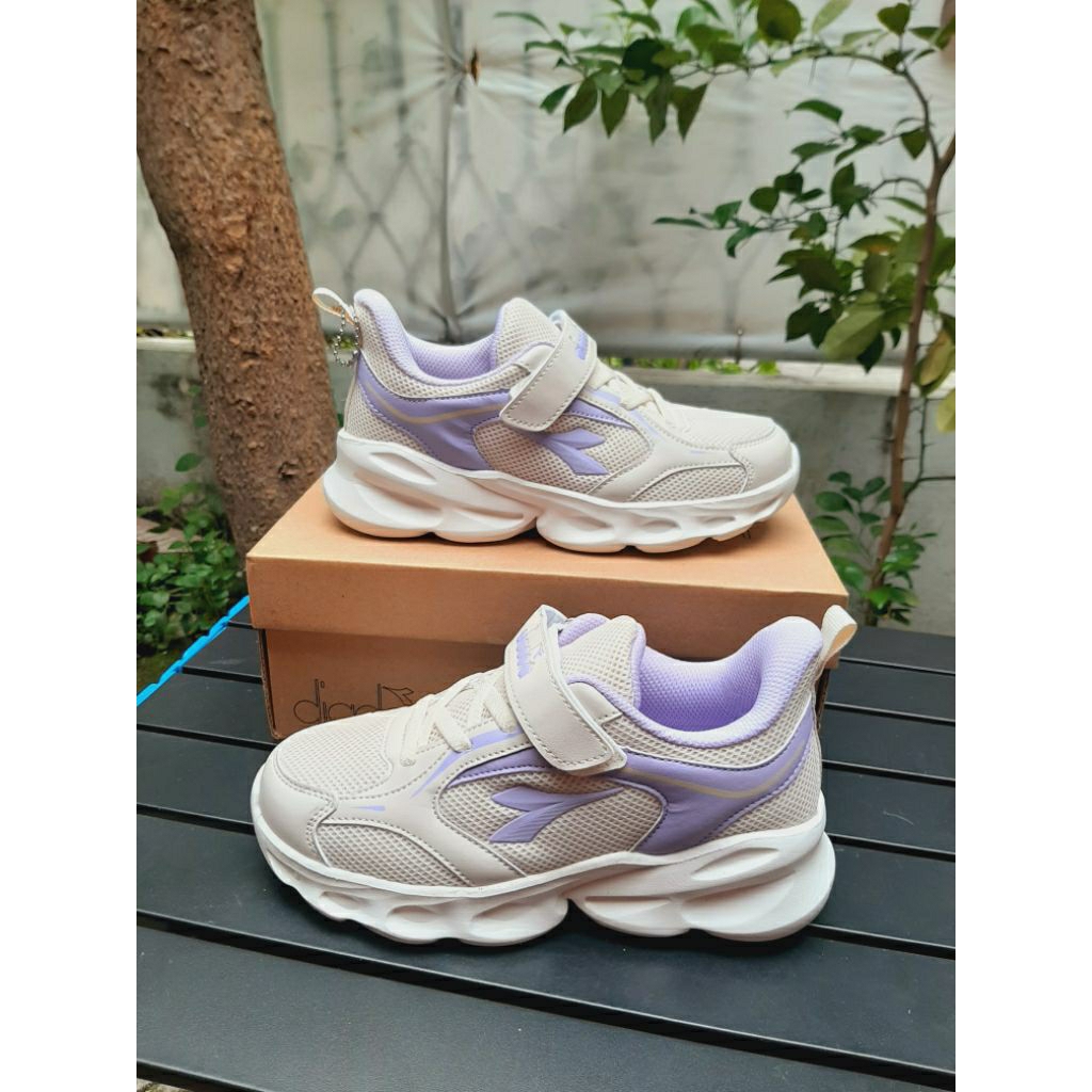 sepatu anak diadora/sepatu anak perempuan/sepatu sekolah