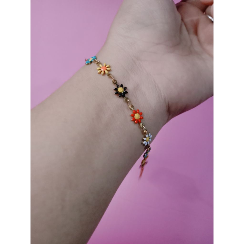 Gelang titanium bunga daisy warna warni