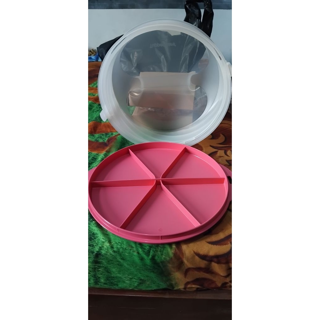 Tupperware Cake Taker