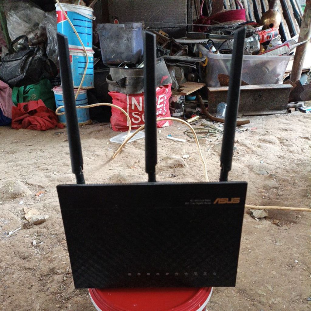 Asus rt-ac68u unit dan adaptor