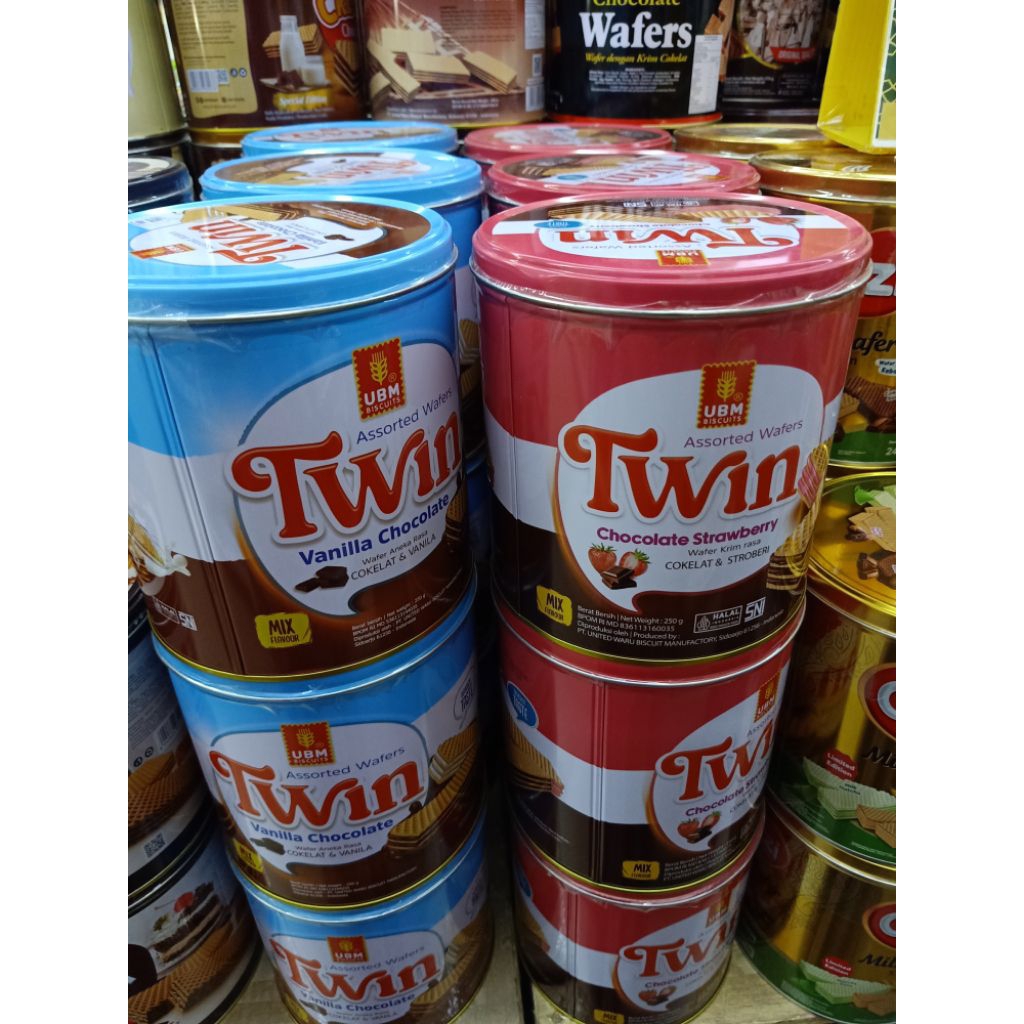 UBM twin wafer vanila coklat kaleng 250g