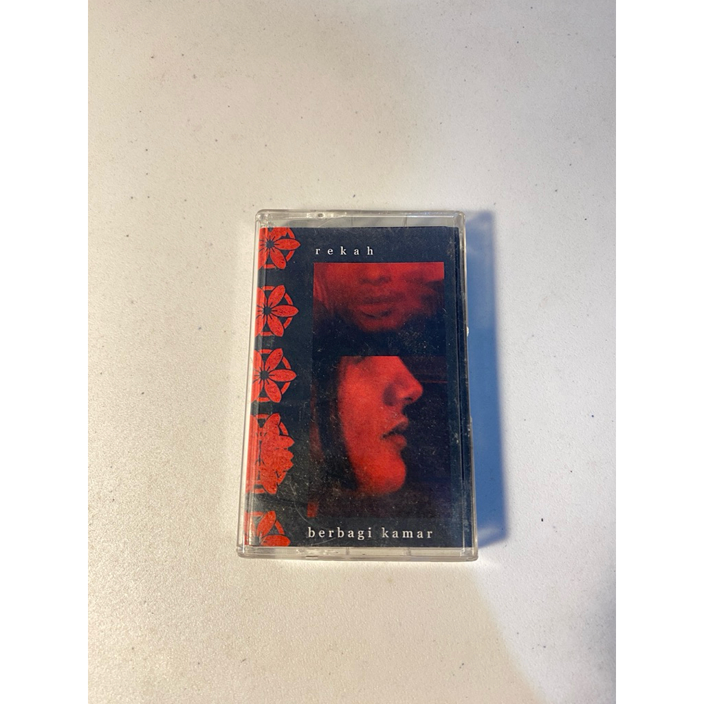 Kaset Pita Rekah-Berbagi Kamar