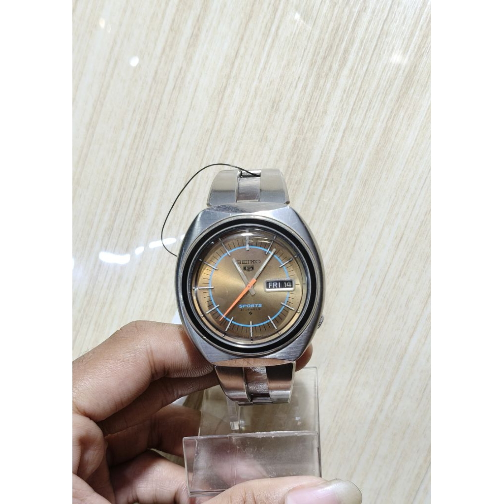 Jam tangan Vintage Seiko Sports 6319-8070 Automatic 21 Jewels Yellow Dial Men's Wristwatch