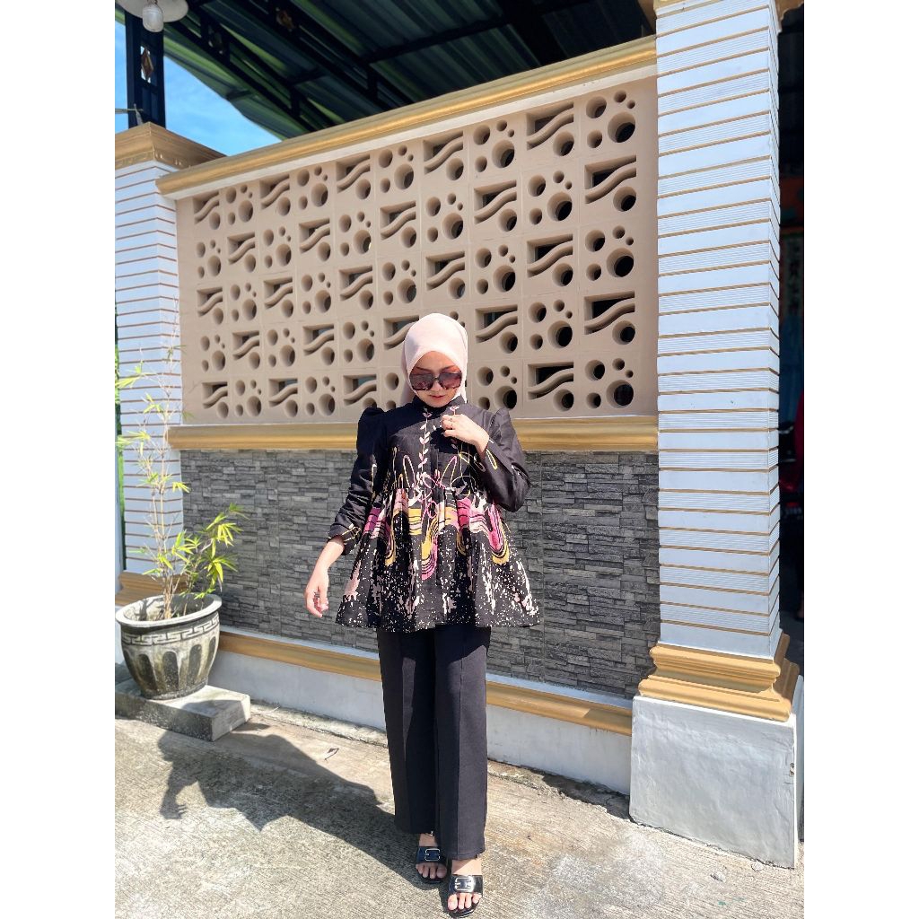 Batik Wanita Modern Blouse Motif Tirta Aksara Warna Hitam Batik Wanita Atasan Batik Kerja Wanita Baj