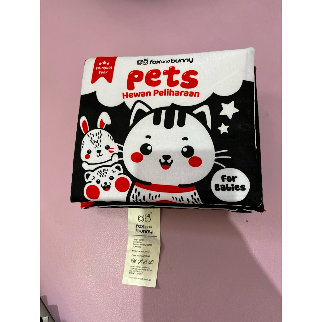 Preloved Contrast Book Fox and Bunny