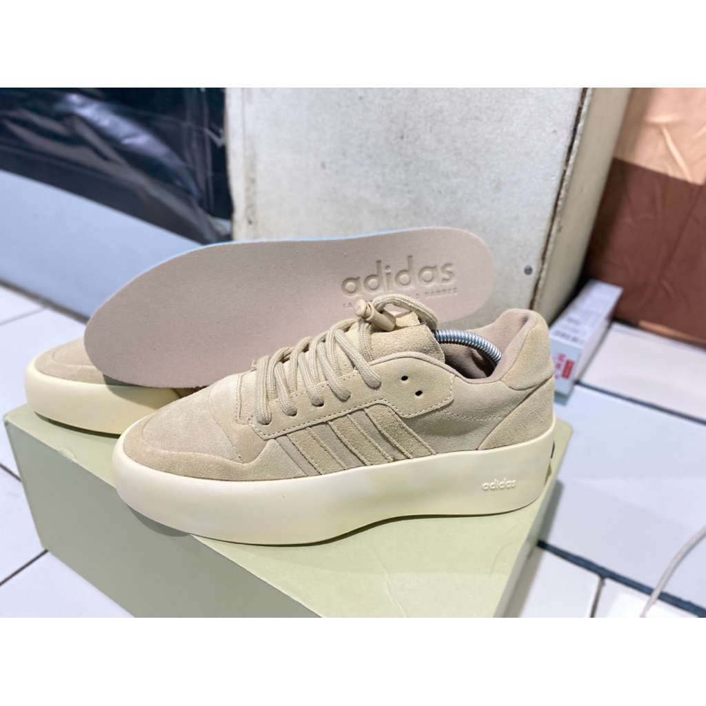 SEPATU ADIDAS FEAR OF GOD