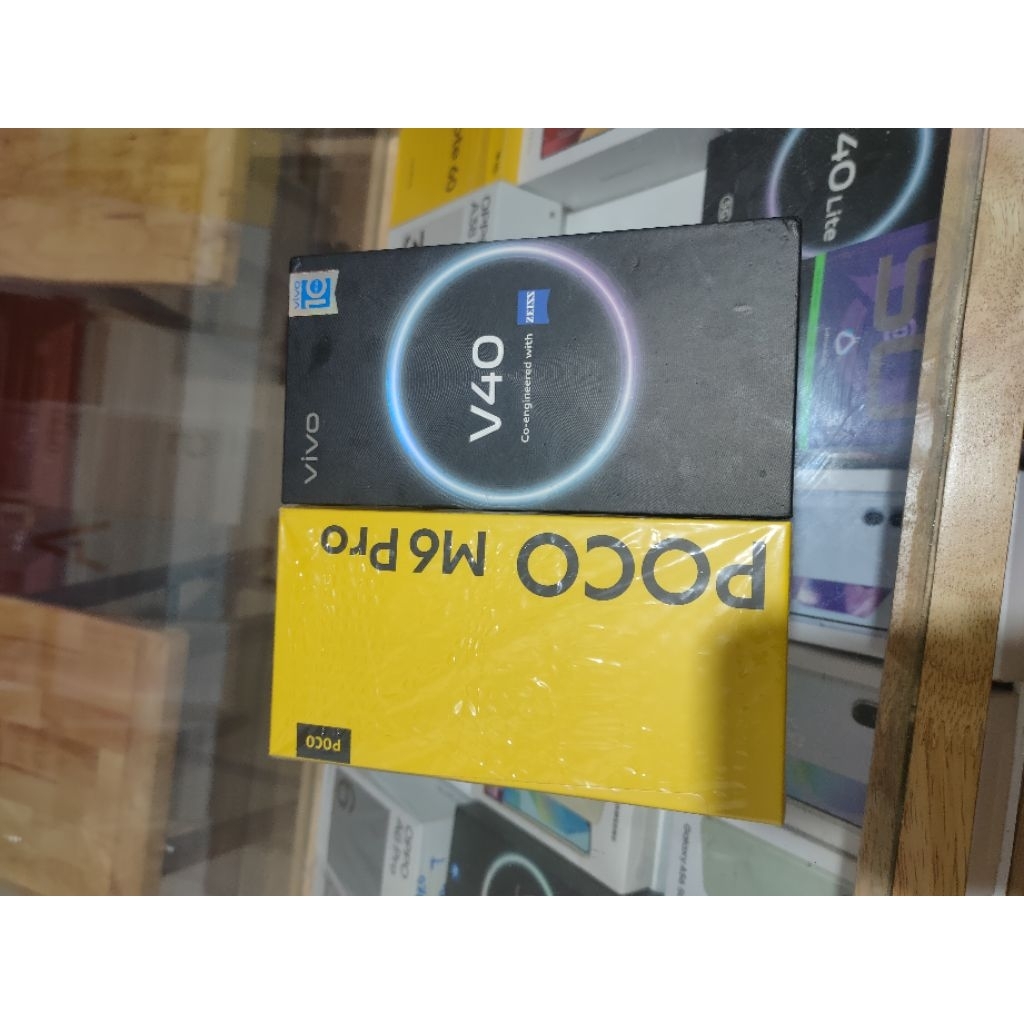 Vivo V40 5G 12+12/256GB Dan Poco M6 Pro 8/256GB
