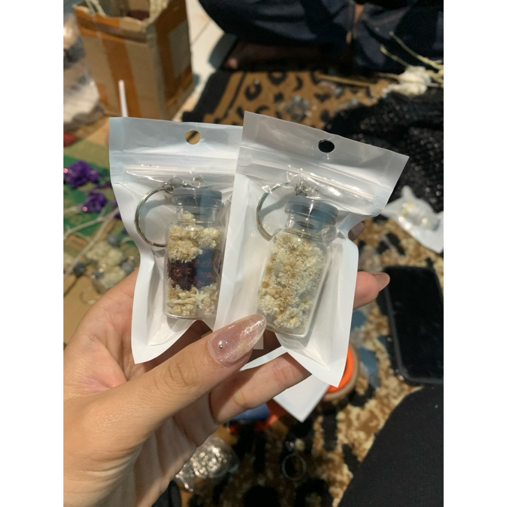 20 pcs paket ganci lucu untuk jual lagi gantungan kunci botol kaca gantungan kunci bunga edelweis ga