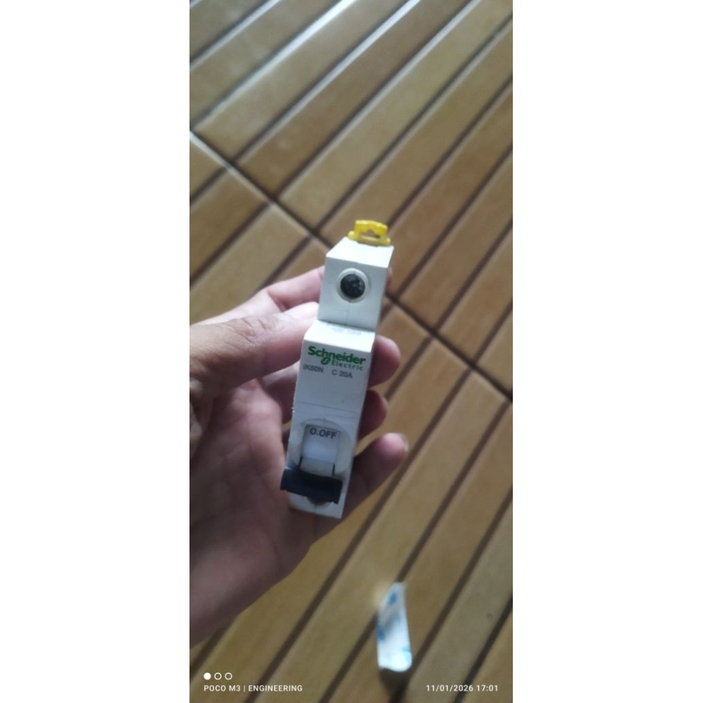 MCB SCHNEIDER C 20A 1PHASE