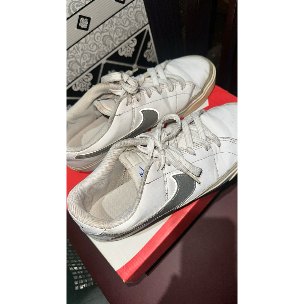 preloved sepatu nike wanita original