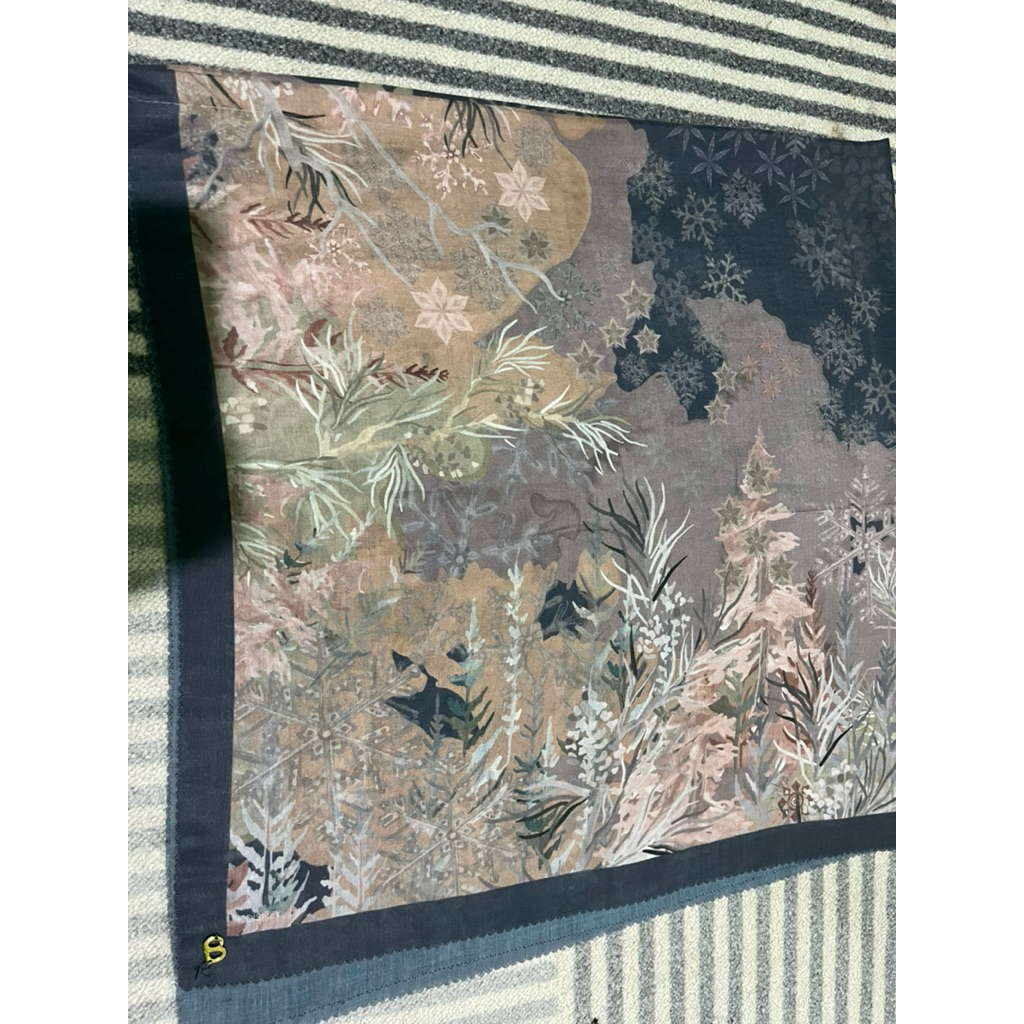 Buttonscarves Disney Frozen Mirage Preloved