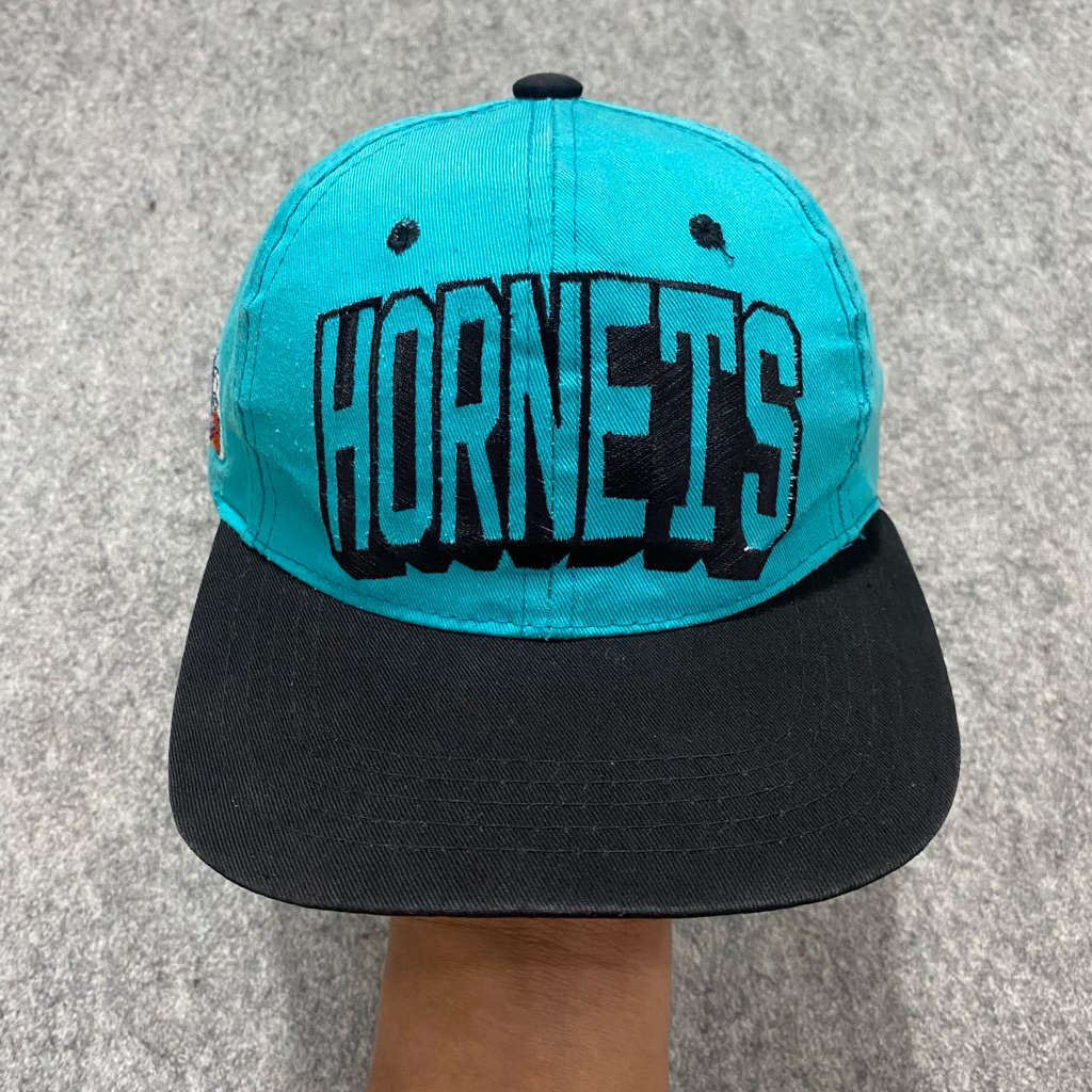 topi hornet charlot
